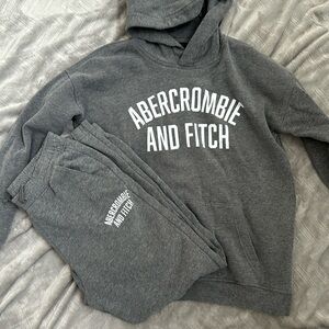 Grey Abercrombie kids sweatsuit size 15/16